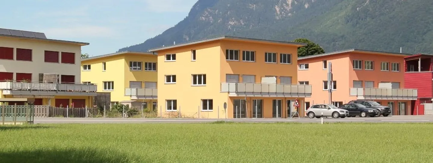 Modern 2.5-room apartment with patio - Photo 1 of 10