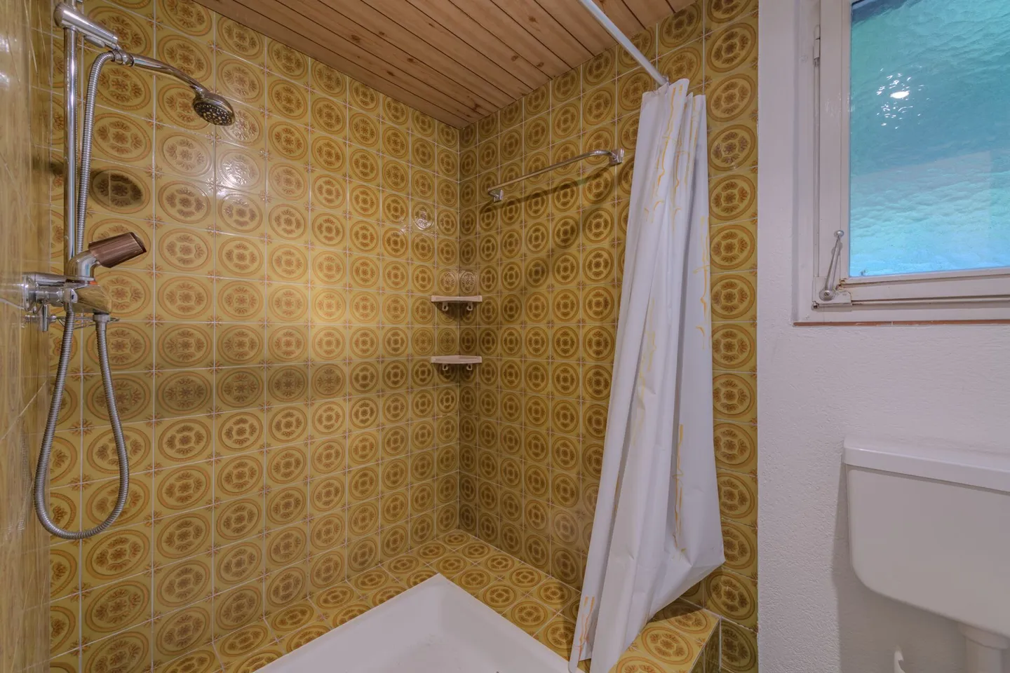 LARGE PROPERTIES - Renovation-Needed Single-Family Home in Krauchthal - only 8 km from Bern - Photo 19 of 19