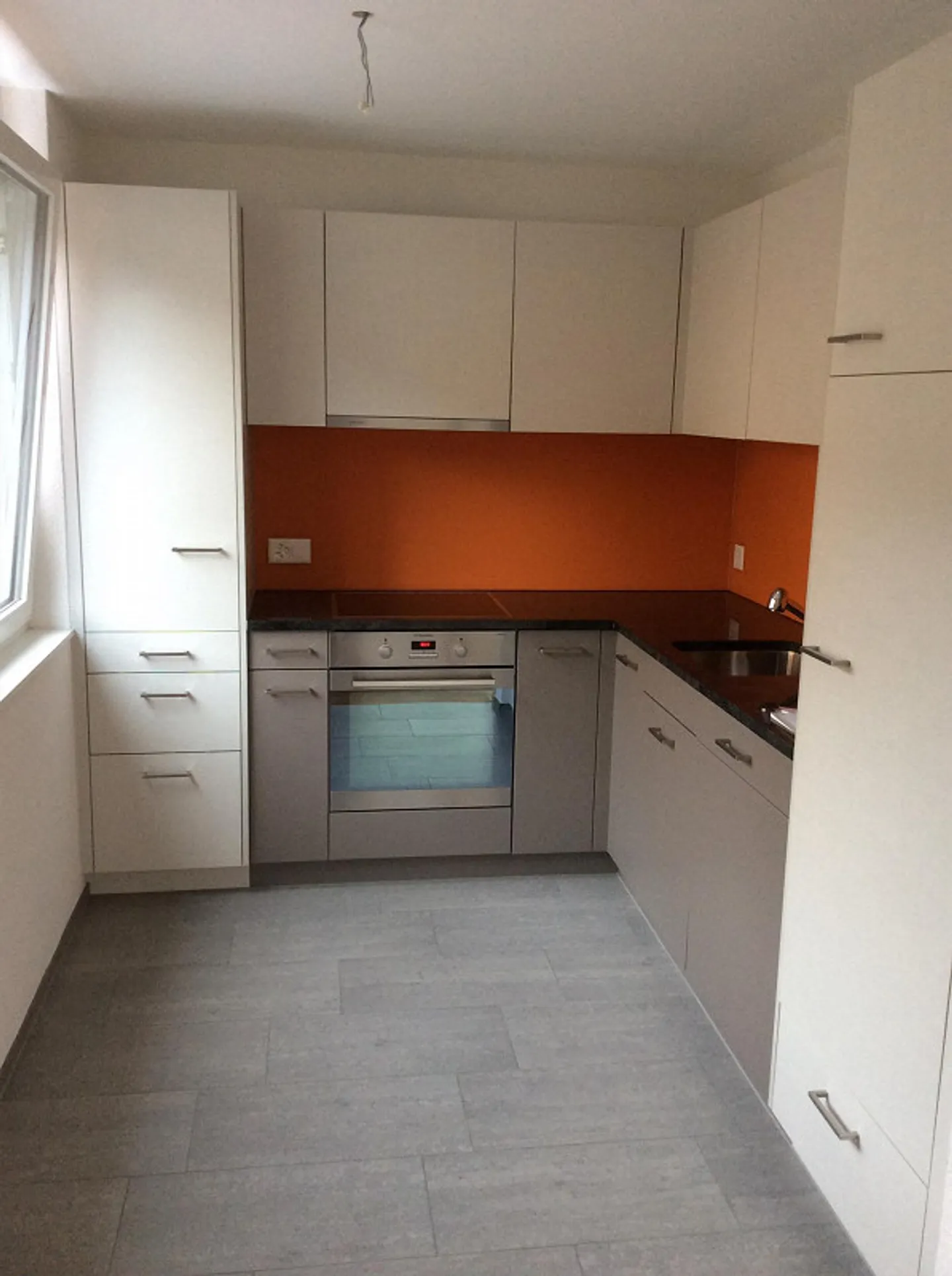 Modern 2.5-room apartment with patio - Photo 4 of 10