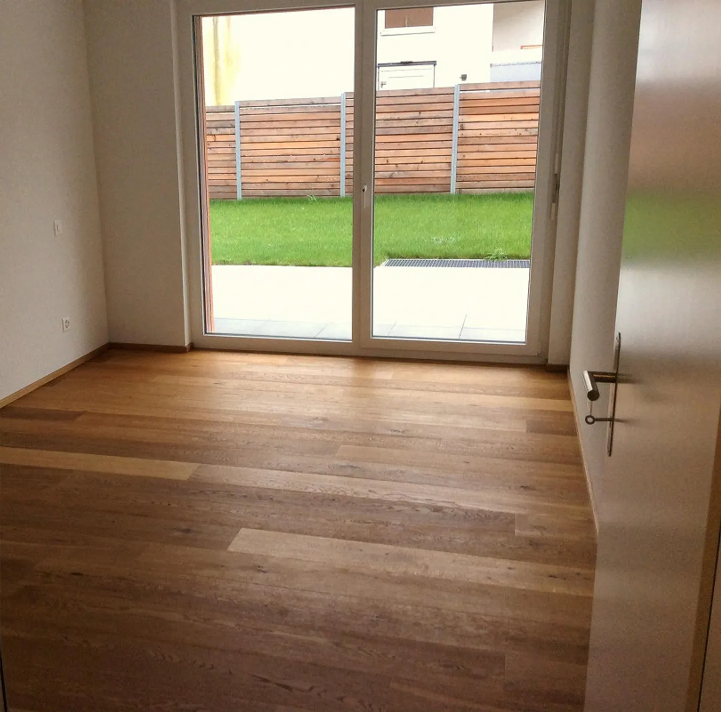 Modern 2.5-room apartment with patio - Photo 7 of 10