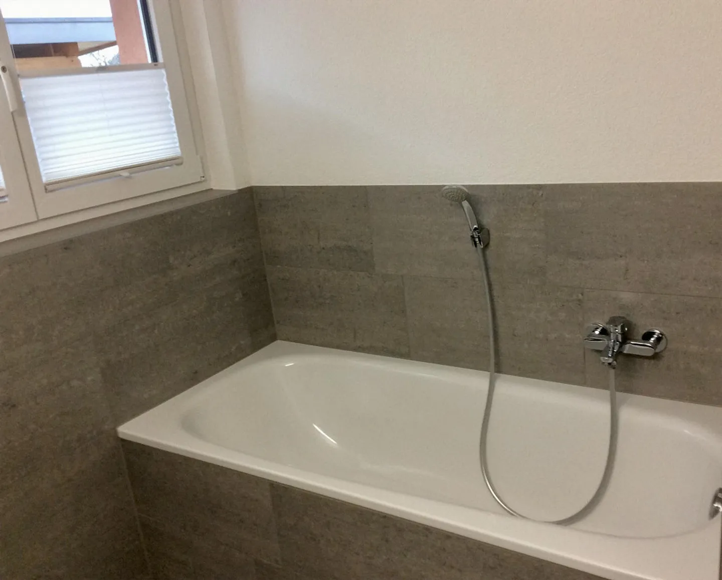 Modern 2.5-room apartment with patio - Photo 8 of 10