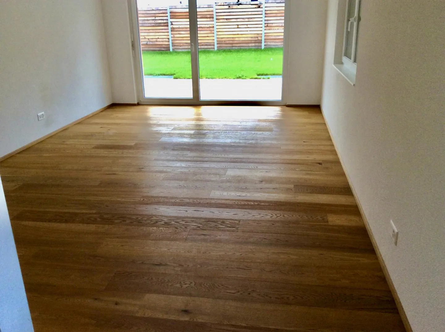 Modern 2.5-room apartment with patio - Photo 5 of 10