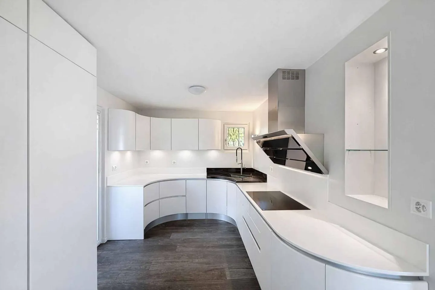 Standing Twin Villa with Lake View - Photo 5 of 13