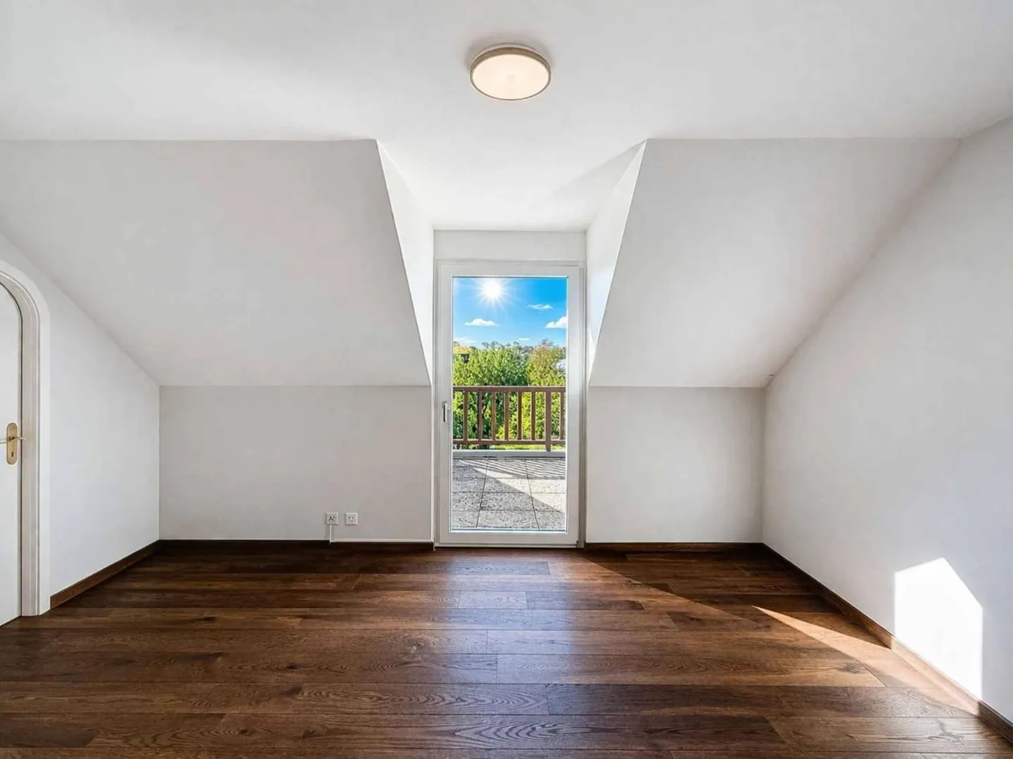 Standing Twin Villa with Lake View - Photo 8 of 13