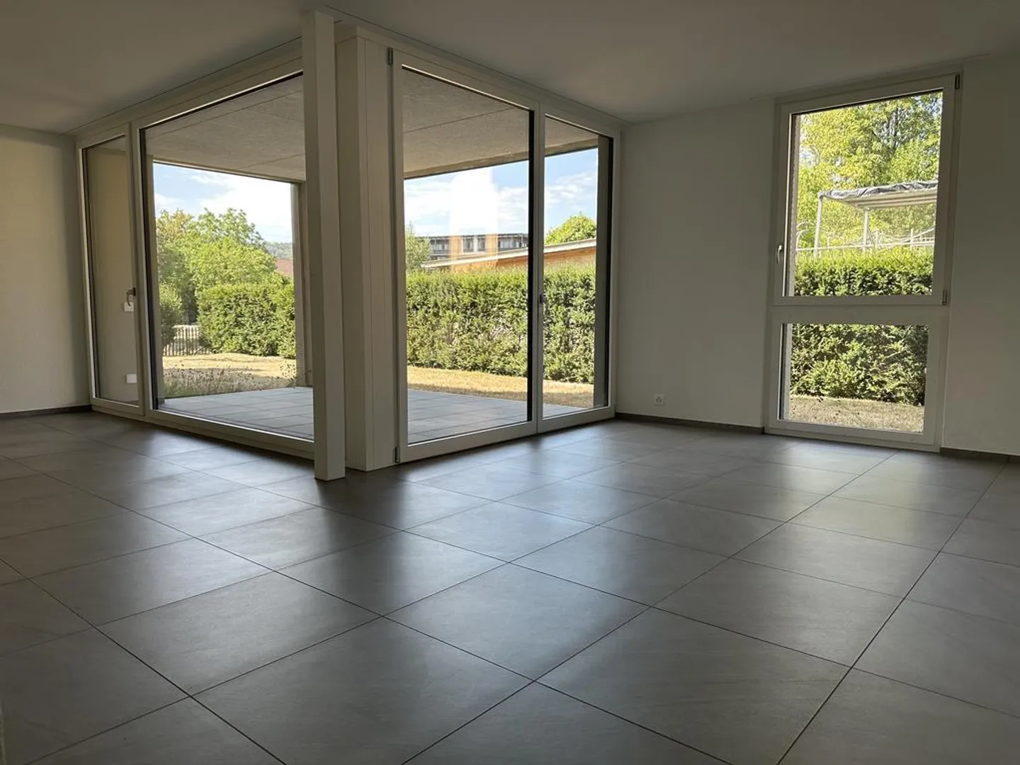 NUOVA COSTRUZIONE: APPARTAMENTO TRANQUILLO IN UNA POSIZIONE CENTRALE CON BALCONE - Foto 3 di 12