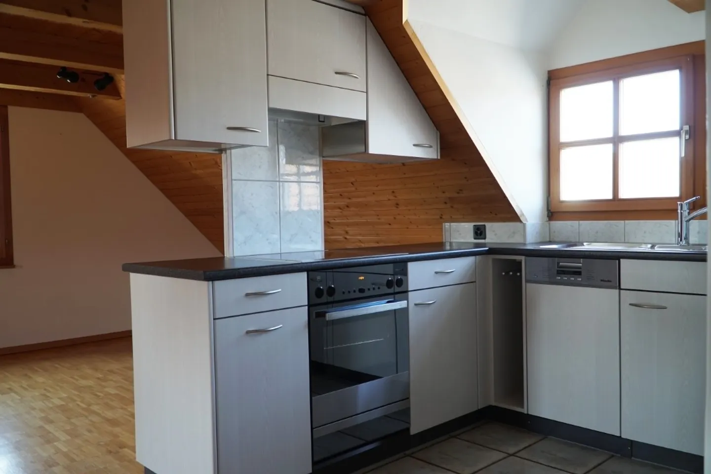 Sehr schöne 2.5 Zimmer Maisonette Wohnung - Foto 2 von 11