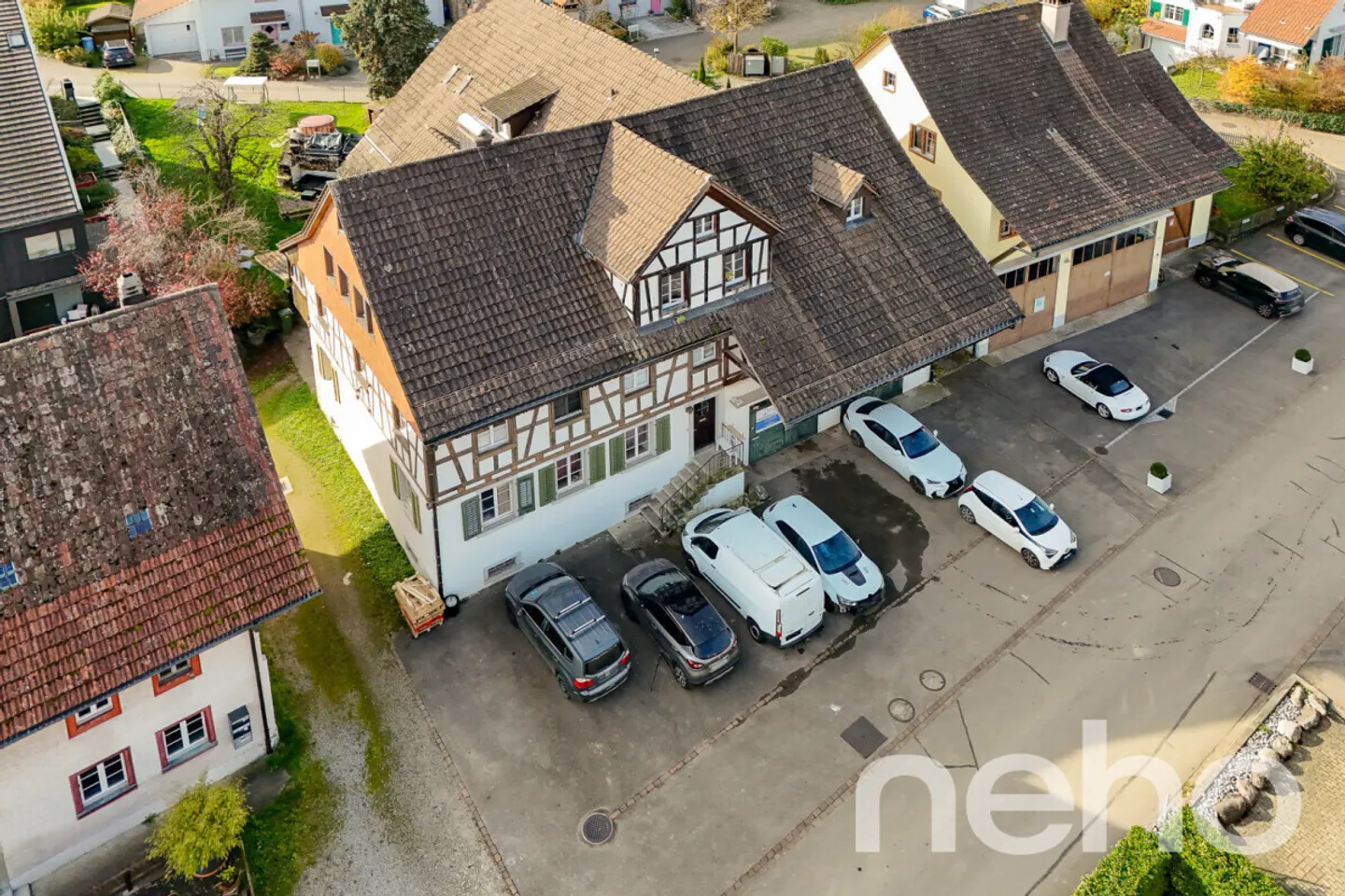 Grosszügiges Mehrfamilienhaus - Foto 3 von 13