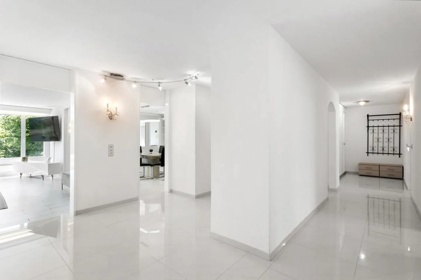 Grosszügige Wohnung mit Pool - Foto 4 von 6