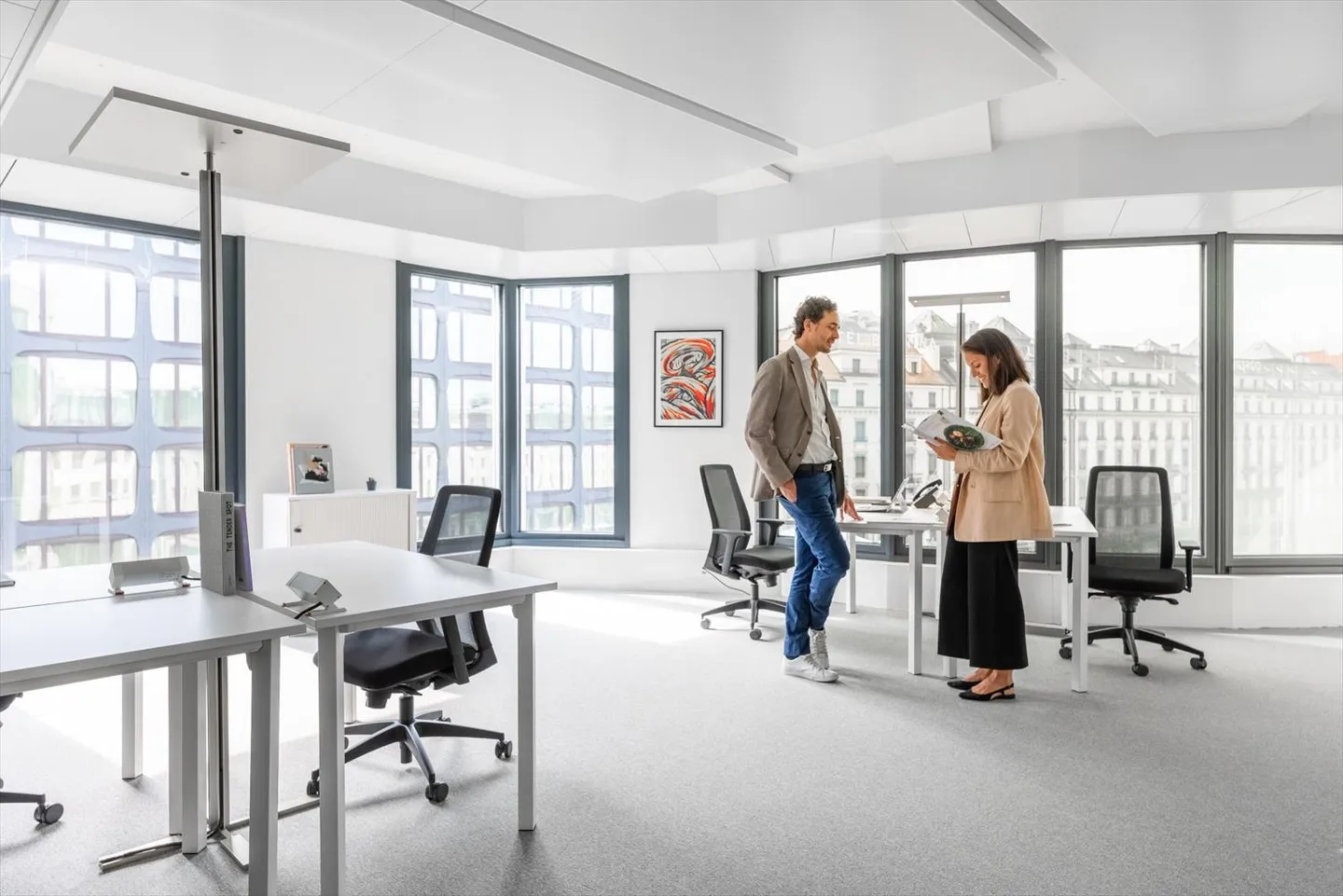 De magnifiques bureaux sur mesure pour 3 personnes à Spaces Main Station - Photo 1 sur 12