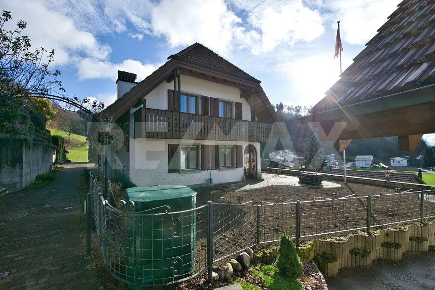 Ampia casa unifamiliare in una posizione collinare tranquilla, ideale per famiglie in cerca di qualità della vita - Foto 3 di 13