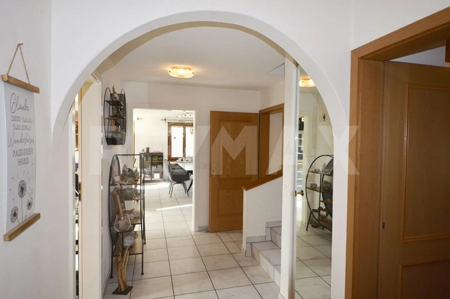 Ampia casa unifamiliare in una posizione collinare tranquilla, ideale per famiglie in cerca di qualità della vita - Foto 5 di 13