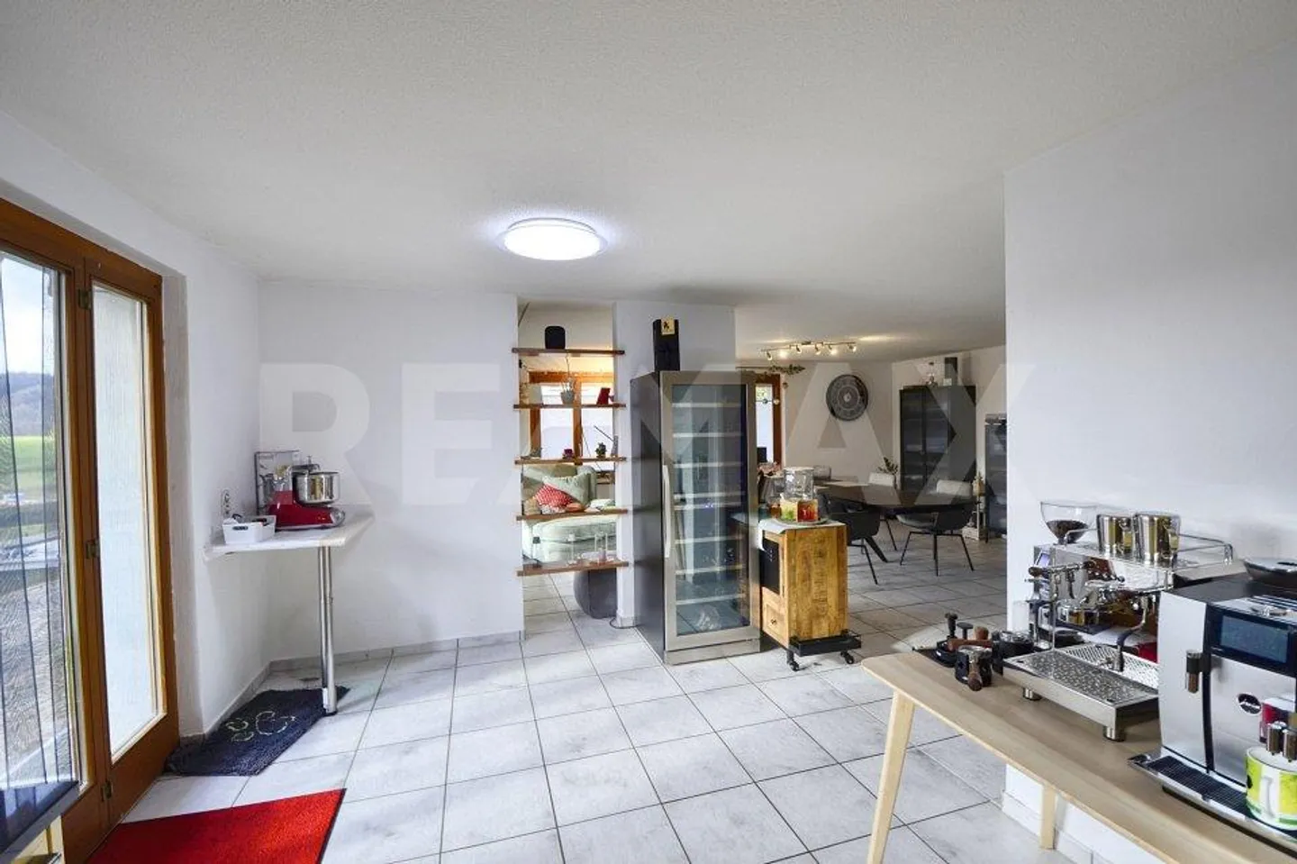 Ampia casa unifamiliare in una posizione collinare tranquilla, ideale per famiglie in cerca di qualità della vita - Foto 10 di 13