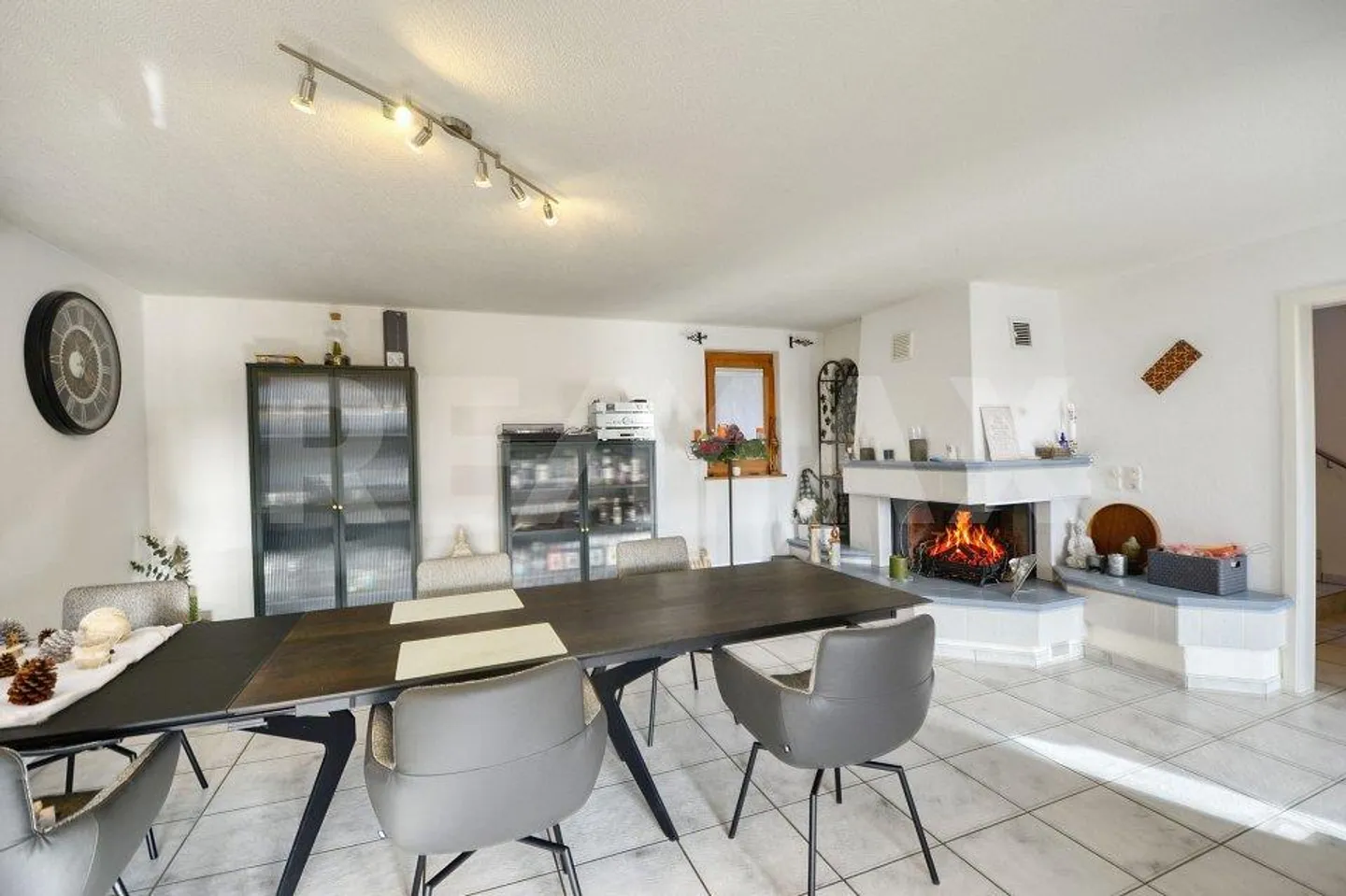 Ampia casa unifamiliare in una posizione collinare tranquilla, ideale per famiglie in cerca di qualità della vita - Foto 12 di 13