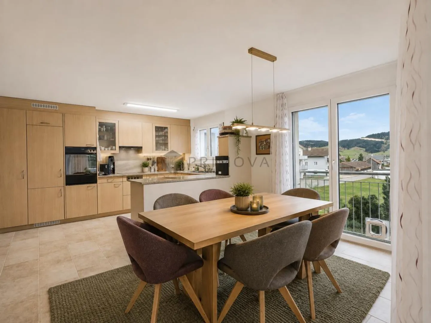Emplacement privilégié : Grand appartement de 5,5 pièces pour les amoureux de la nature, les amateurs de sports nautiques et de montagne sur le plateau ensoleillé de Sihl ! - Photo 1 sur 10