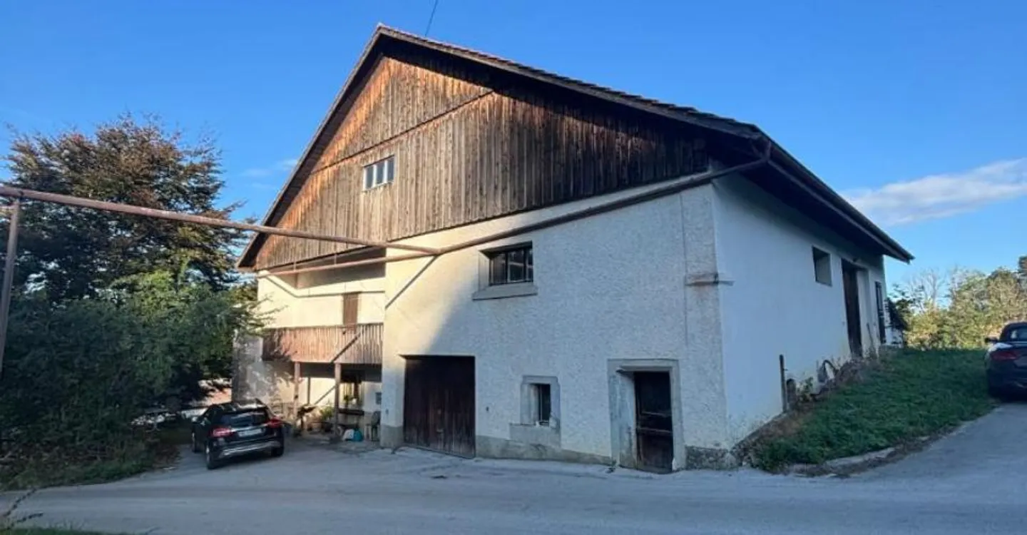Magnifica Fattoria Con Box Per Cavalli E Oltre 2.900 Metri Quadrati Di Terreno - Foto 1 di 6