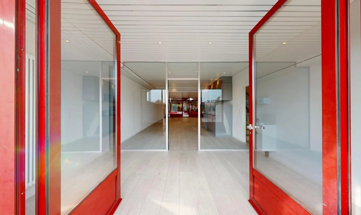 Immeuble mixte avec locaux commerciaux et appartement 3.5 pièces - Foto 2 di 11