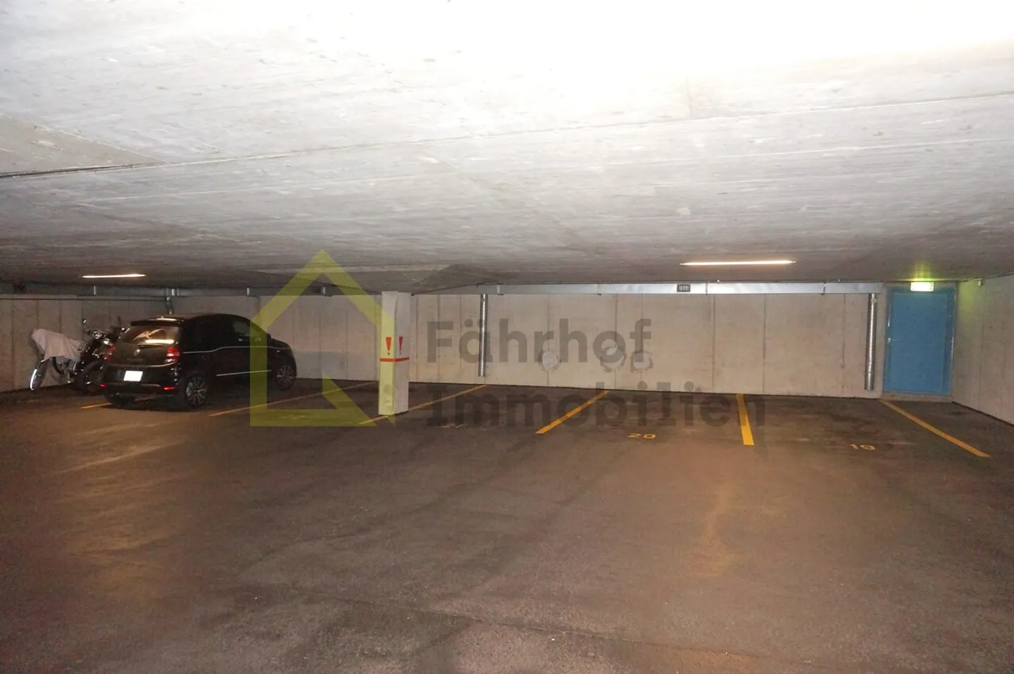 Place de stationnement pour motos ou petites voitures - Photo 3 sur 5