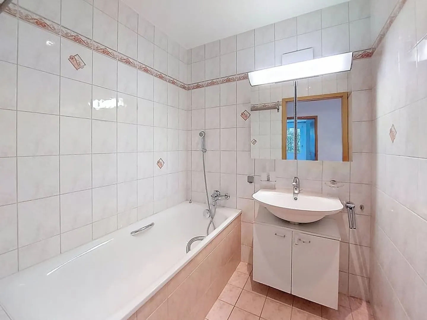 Wunderschöne 3,5-Zimmer-Wohnung mit Terrasse und Garten, ungehinderter Blick - Foto 6 von 13