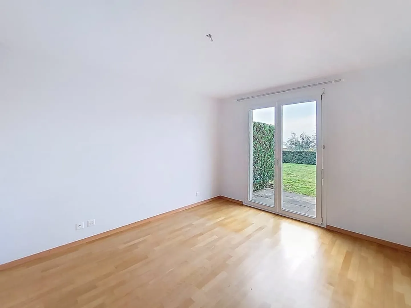 Wunderschöne 3,5-Zimmer-Wohnung mit Terrasse und Garten, ungehinderter Blick - Foto 7 von 13
