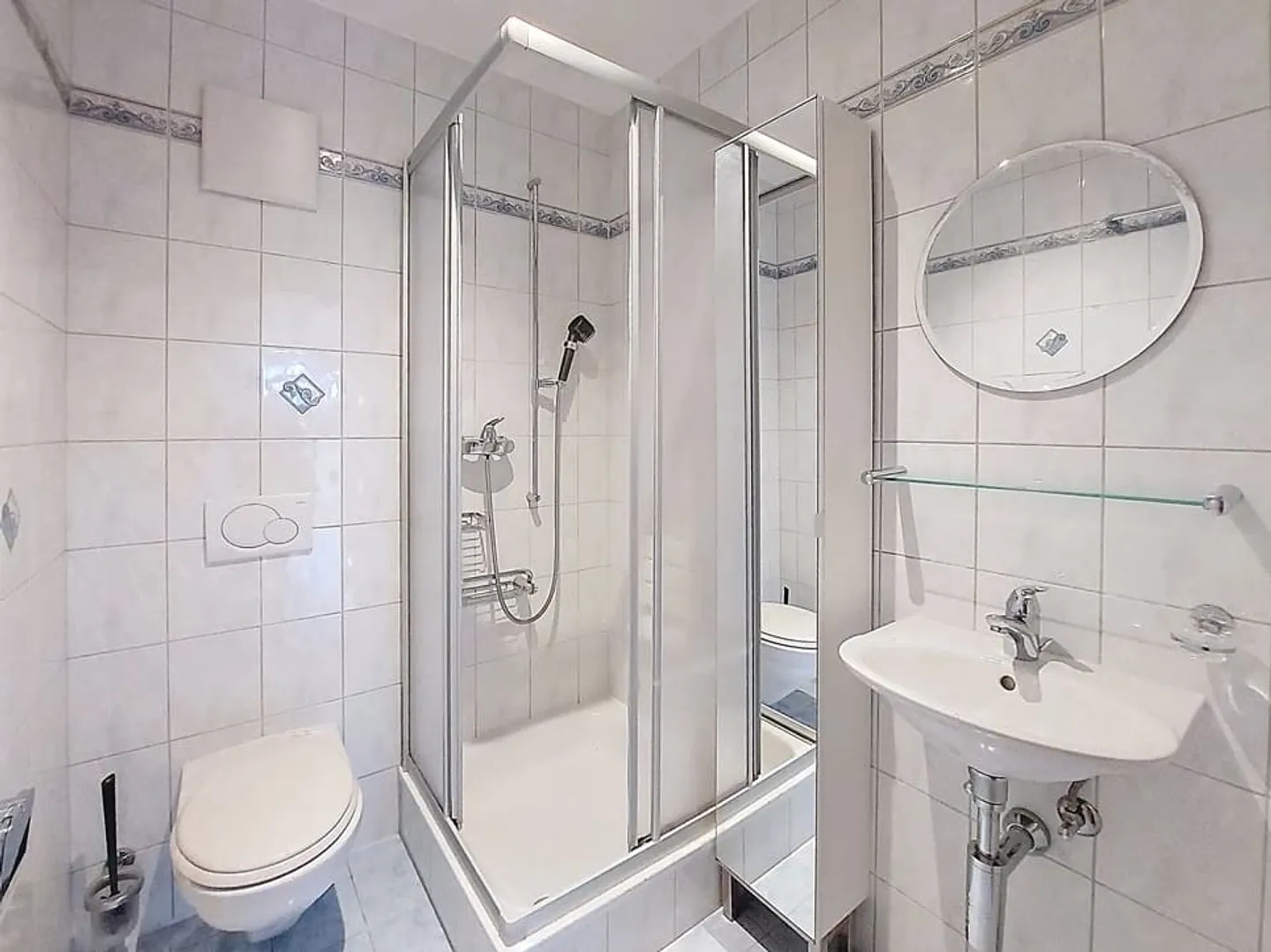 Wunderschöne 3,5-Zimmer-Wohnung mit Terrasse und Garten, ungehinderter Blick - Foto 8 von 13