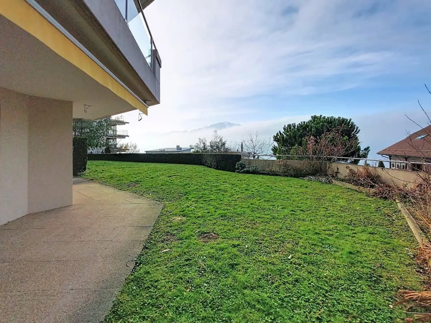 Wunderschöne 3,5-Zimmer-Wohnung mit Terrasse und Garten, ungehinderter Blick - Foto 11 von 13