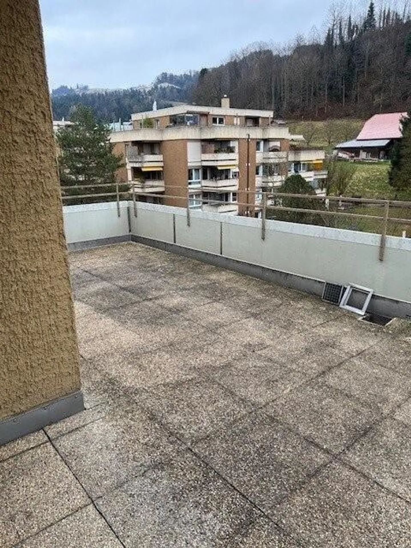 Ruhige Wohnlage mit Blick auf die Stockhornkette! - Foto 3 di 10