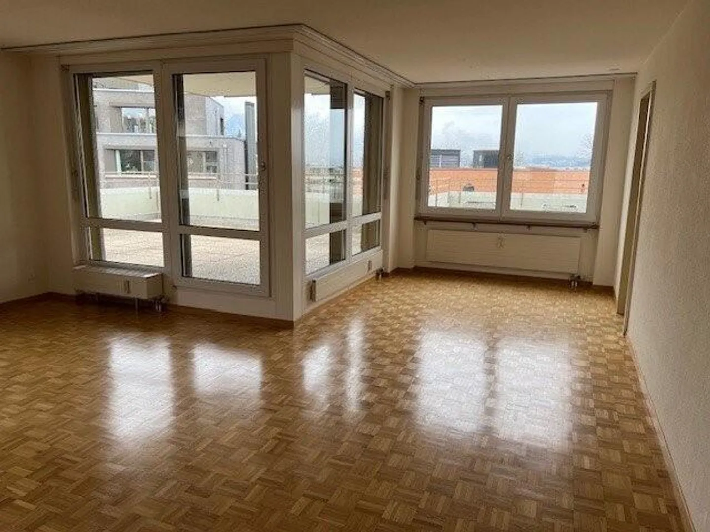 Ruhige Wohnlage mit Blick auf die Stockhornkette! - Foto 5 di 10
