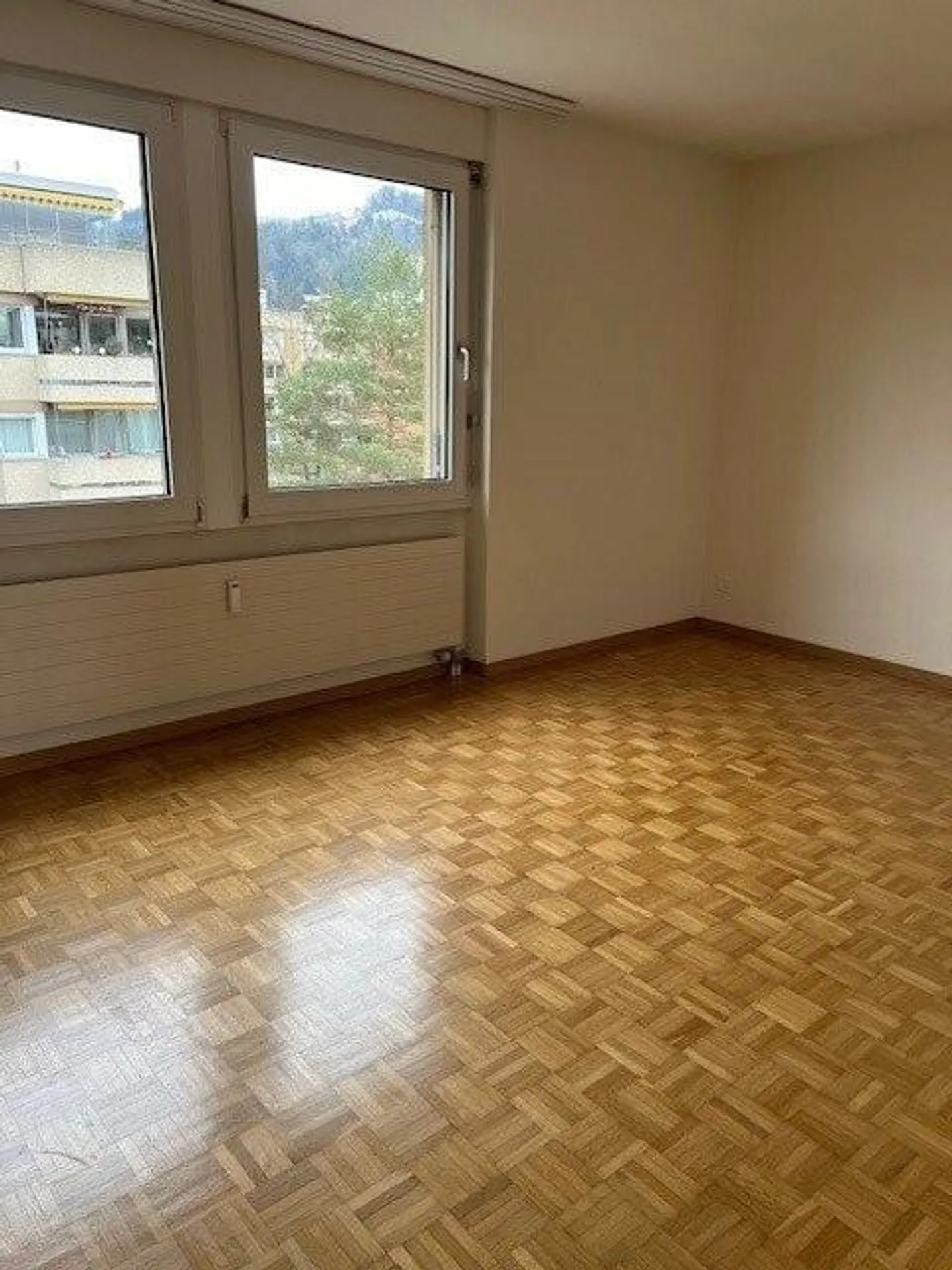 Ruhige Wohnlage mit Blick auf die Stockhornkette! - Foto 6 di 10
