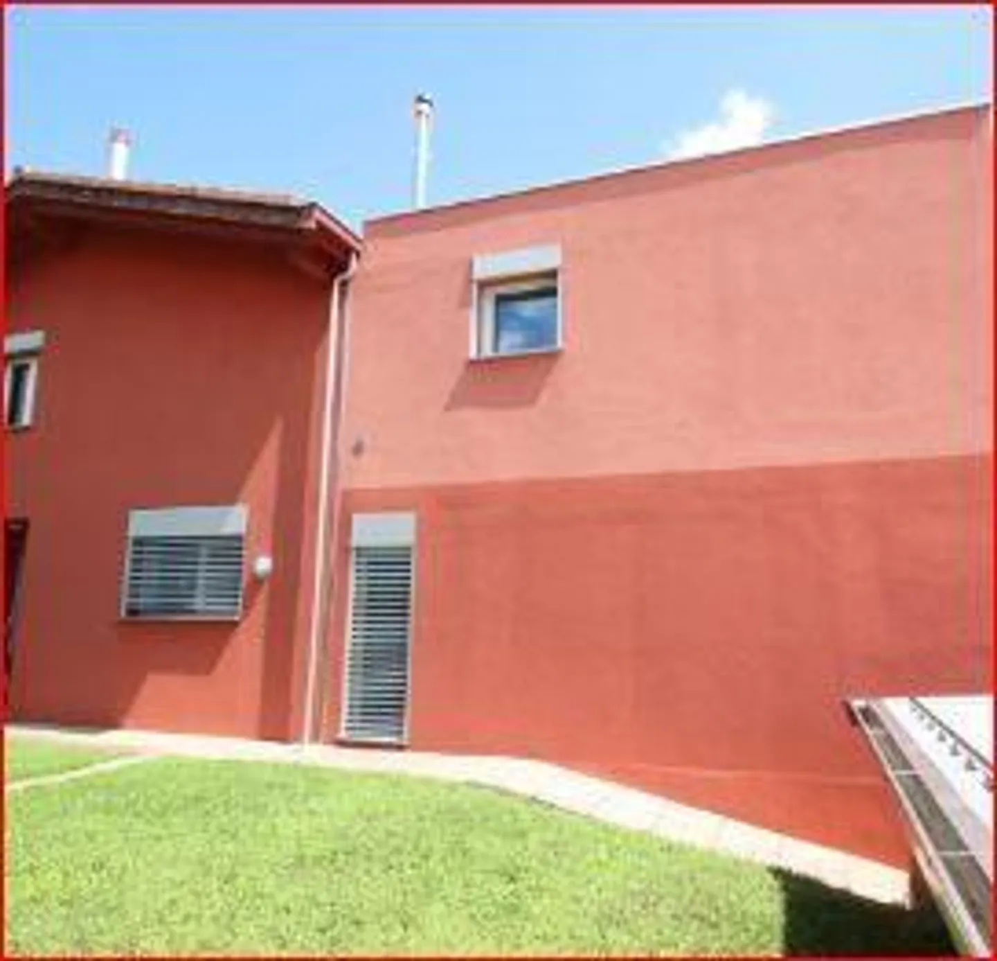 Semi-Detached House - Photo 3 of 13