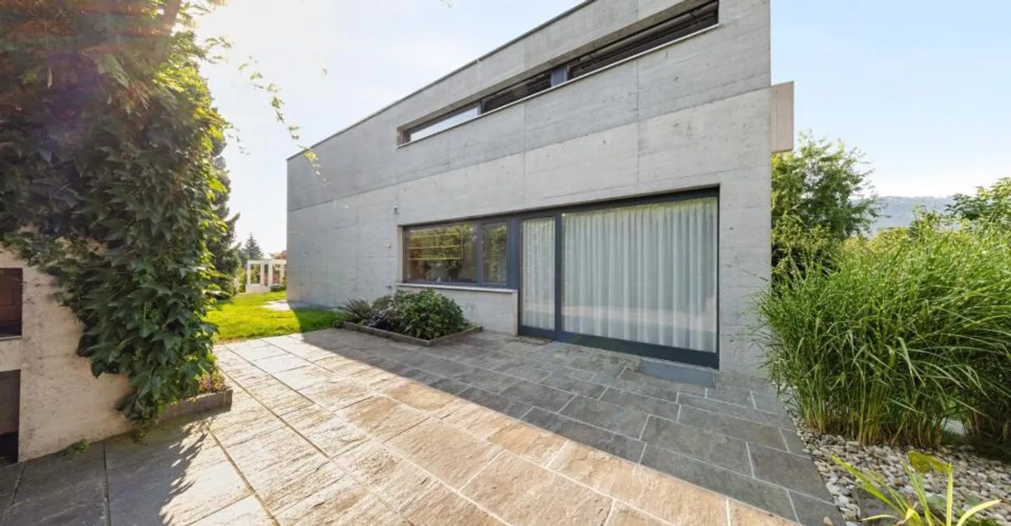 Villa contemporaine à Reconvilier - Photo 1 sur 13