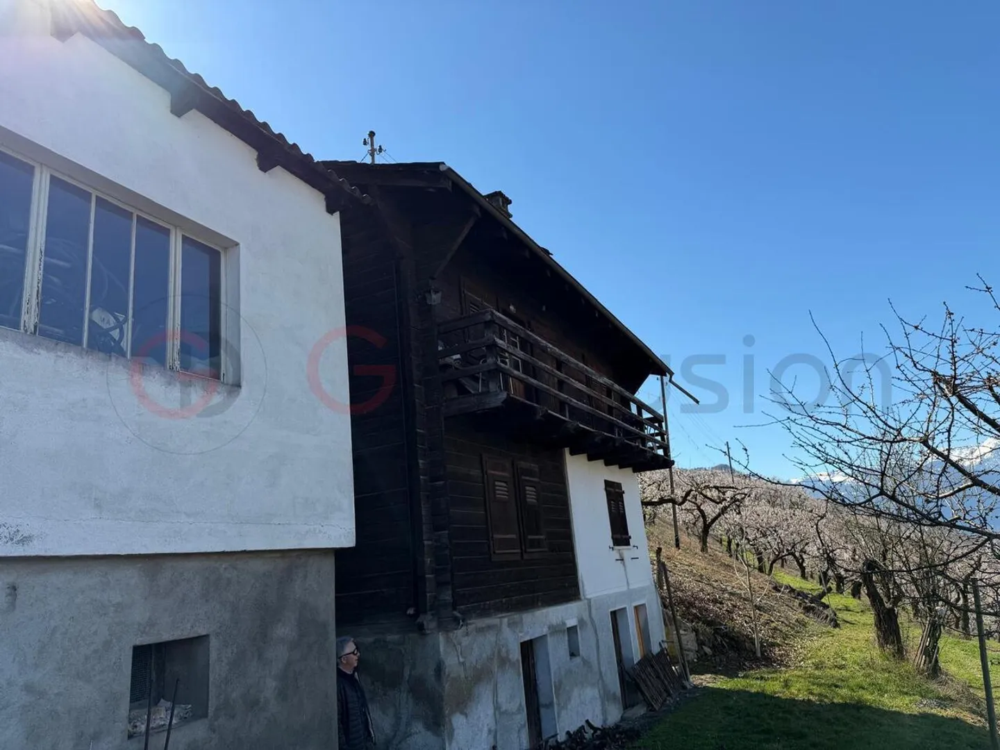 Chalet à rénover à Saxon à vendre - Photo 2 sur 4