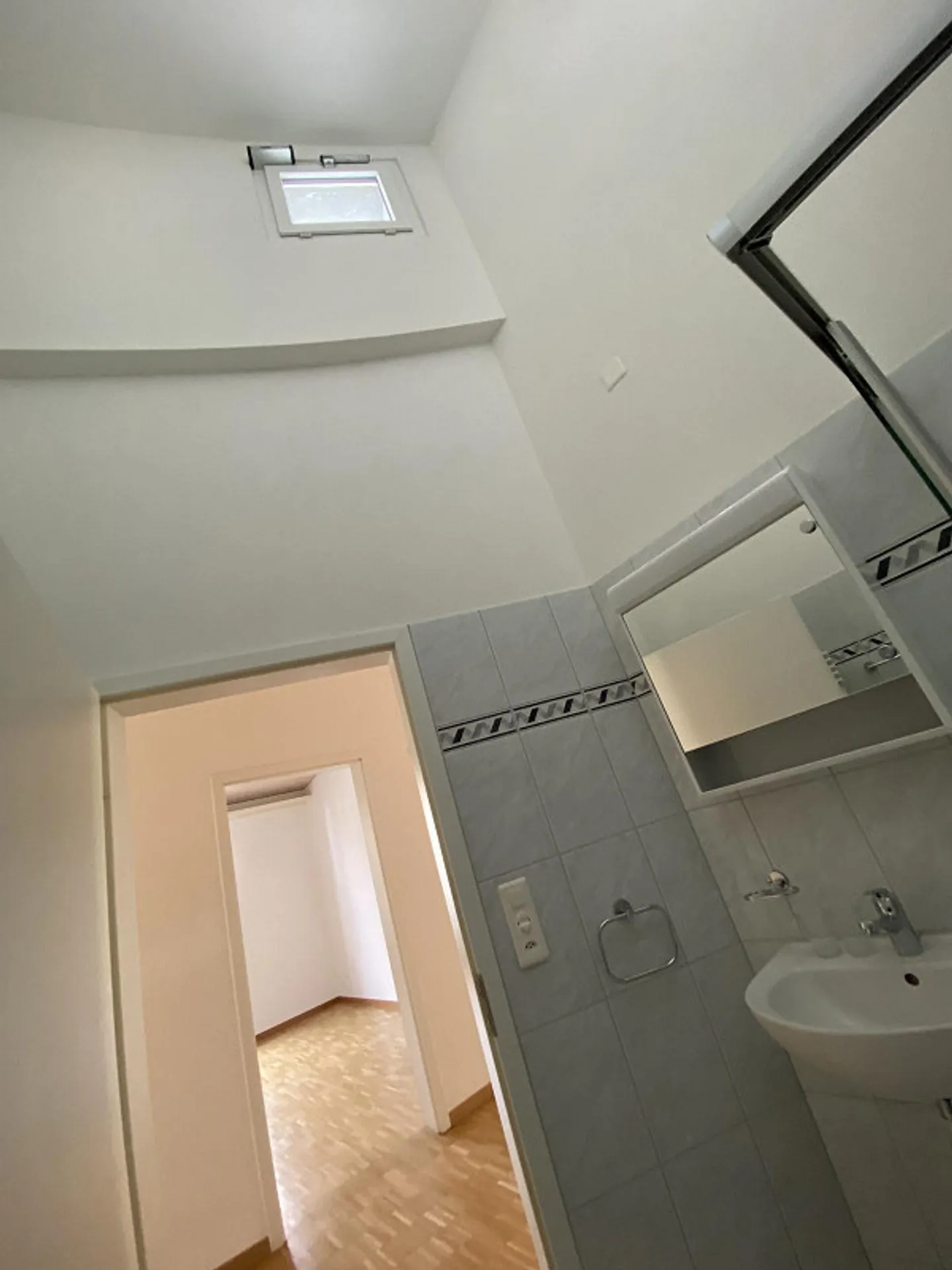 Appartamento 5.5 stanze con grande terrazza e vista lago - Foto 17 di 30