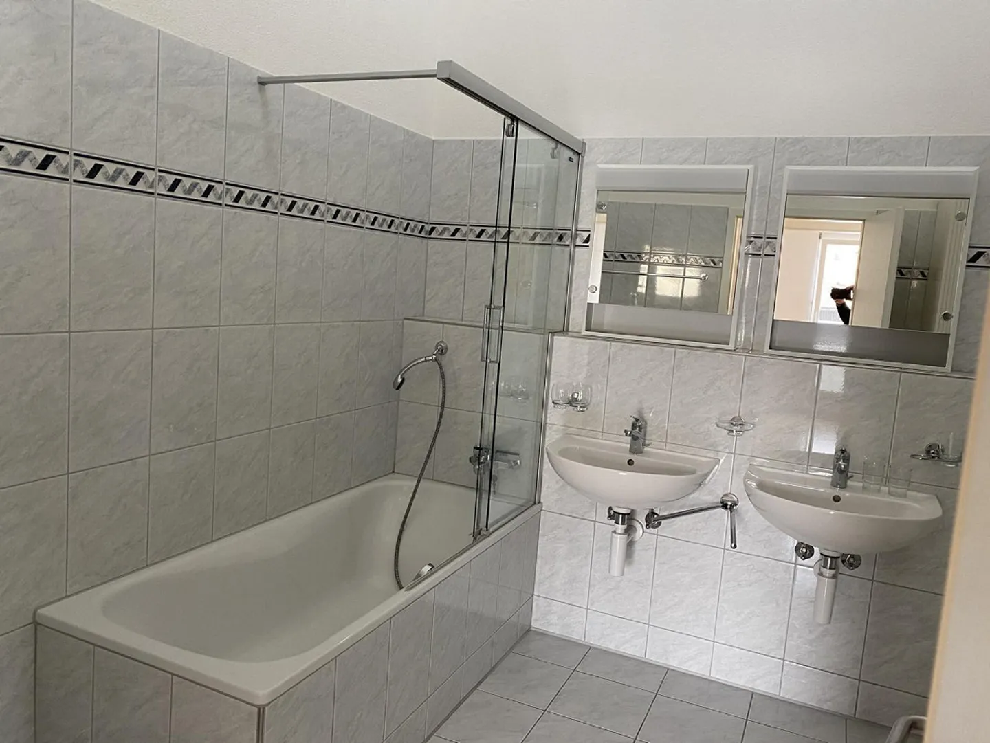 Appartamento 5.5 stanze con grande terrazza e vista lago - Foto 18 di 30