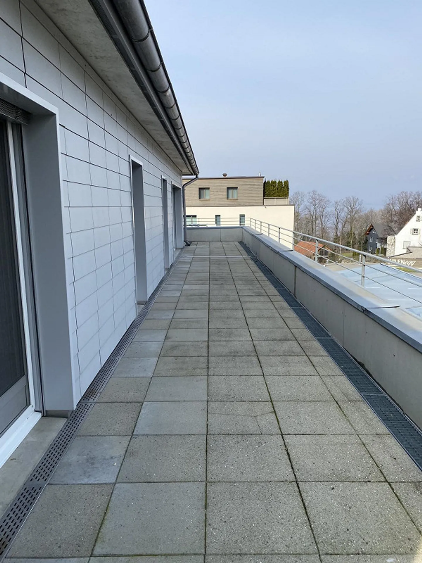 Appartamento 5.5 stanze con grande terrazza e vista lago - Foto 28 di 30