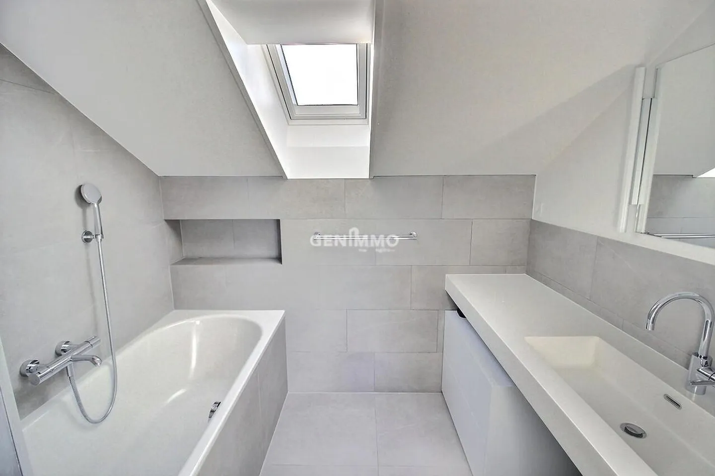 Duplex apartment with panoramic view of the lake - Anières - Photo 8 of 9