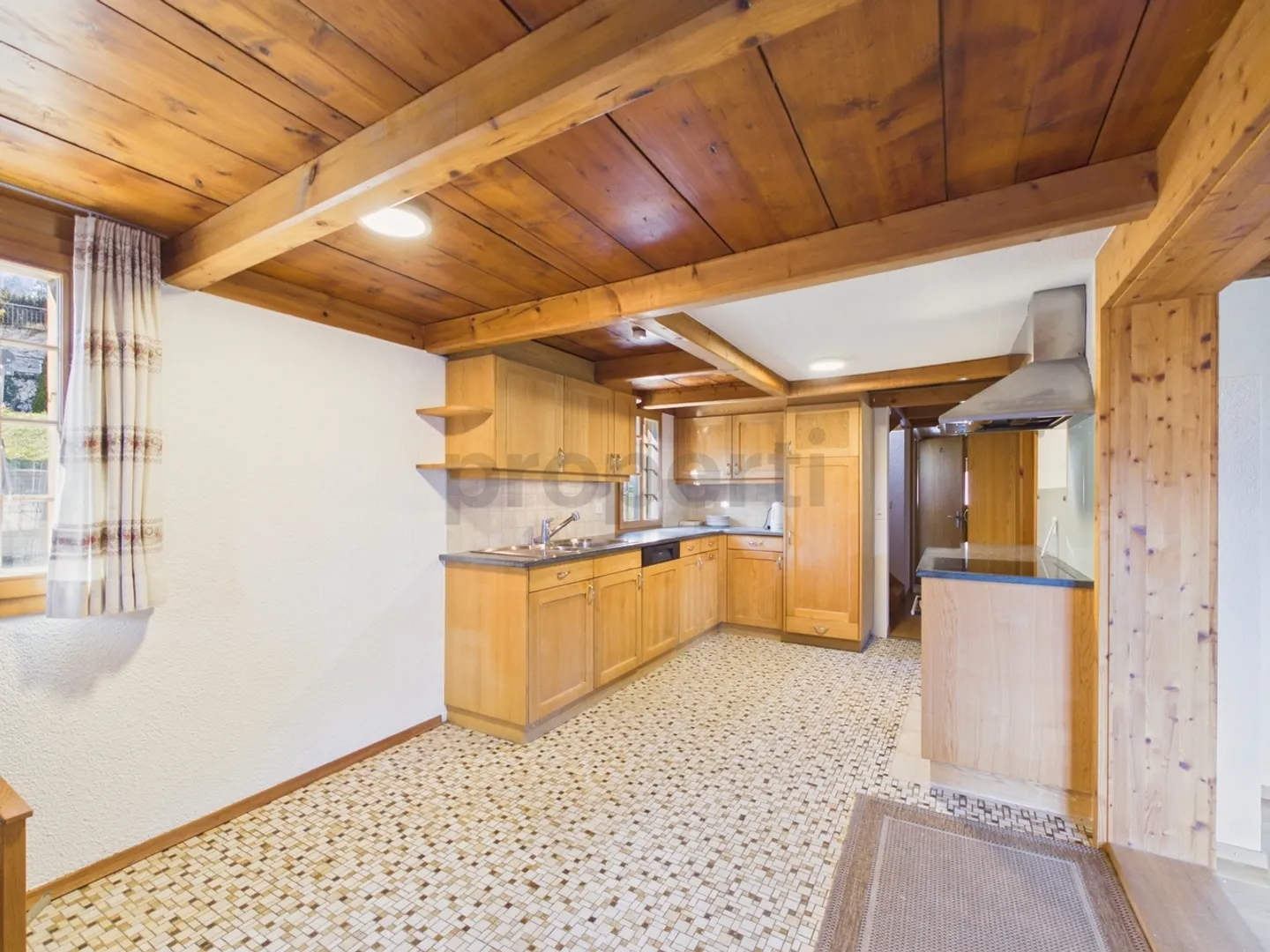 Charming 5.5-room detached house with balcony in Faulensee - Photo 7 of 13