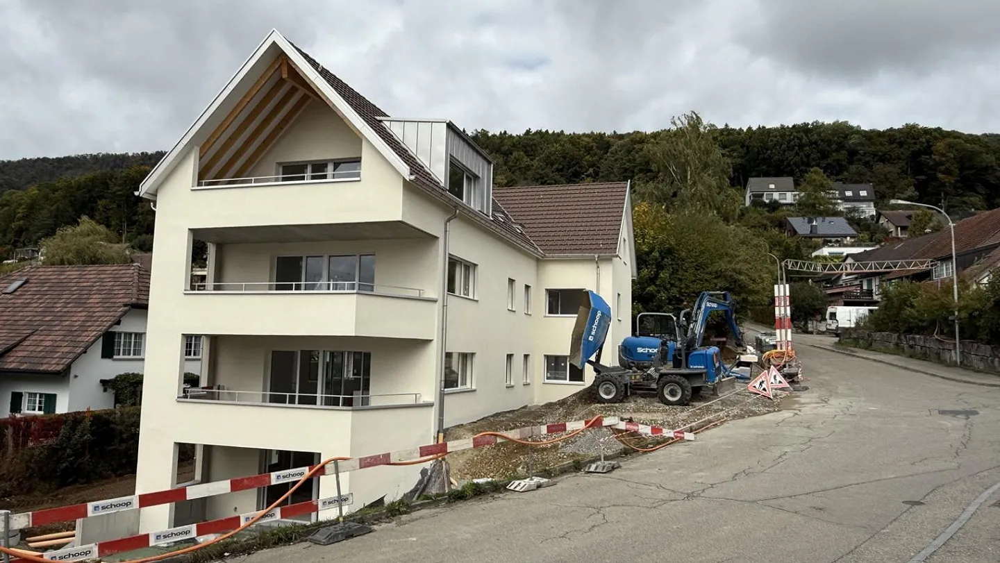 Ampio balcone in una posizione tranquilla e soleggiata / Prima locazione - Foto 1 di 13