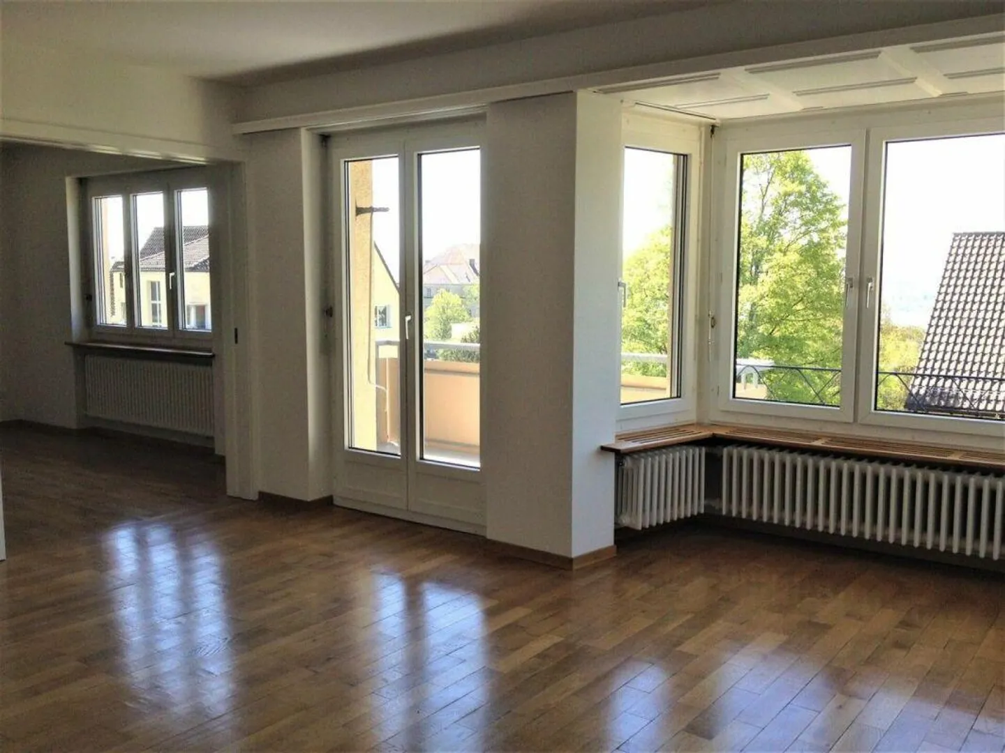 Attractive 4-room apartment in a preferred location - Photo 2 of 9