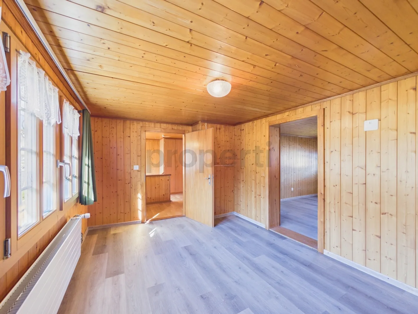 Charming 5.5-room detached house with balcony in Faulensee - Photo 8 of 13