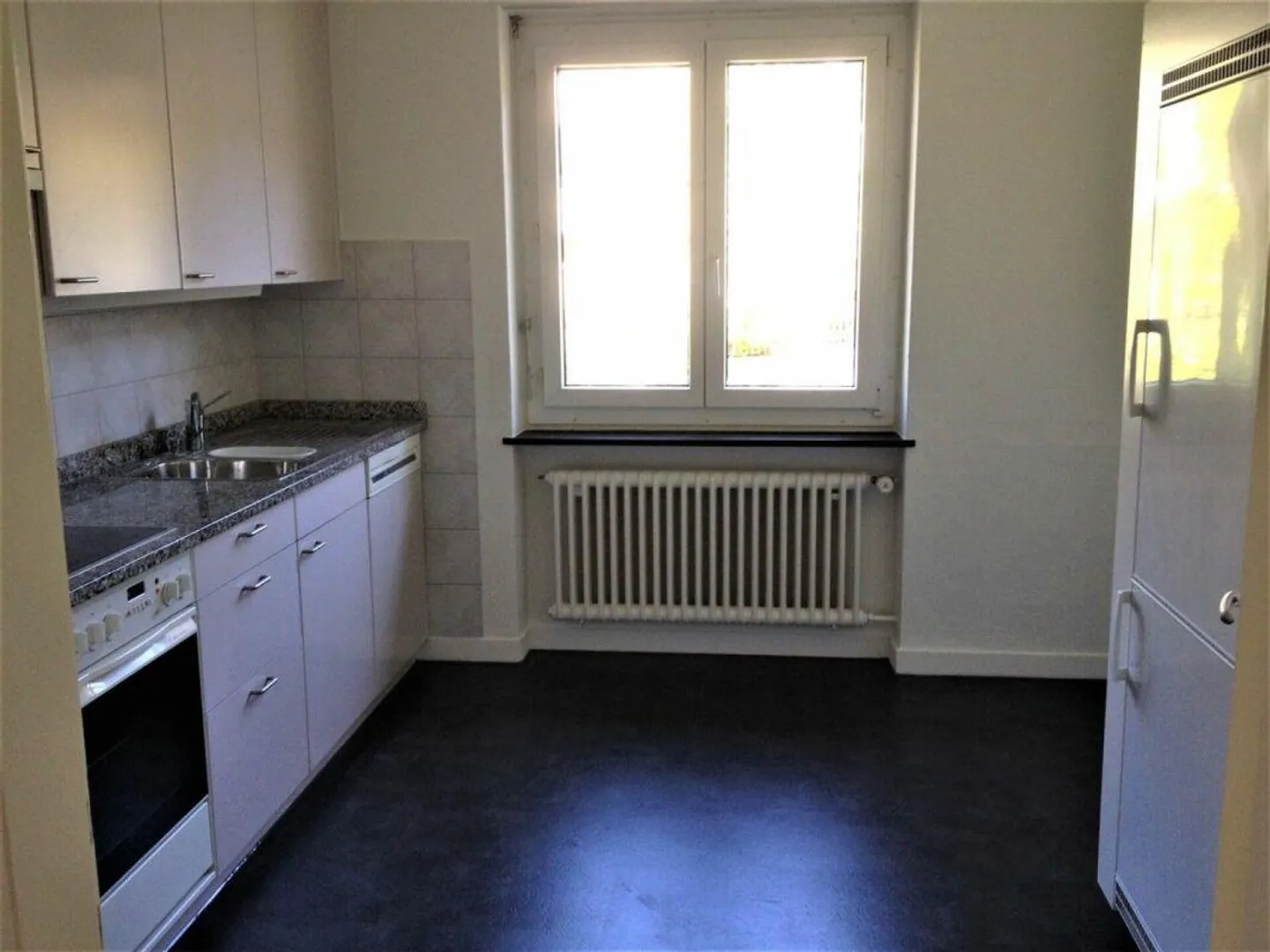 Attractive 4-room apartment in a preferred location - Photo 4 of 9