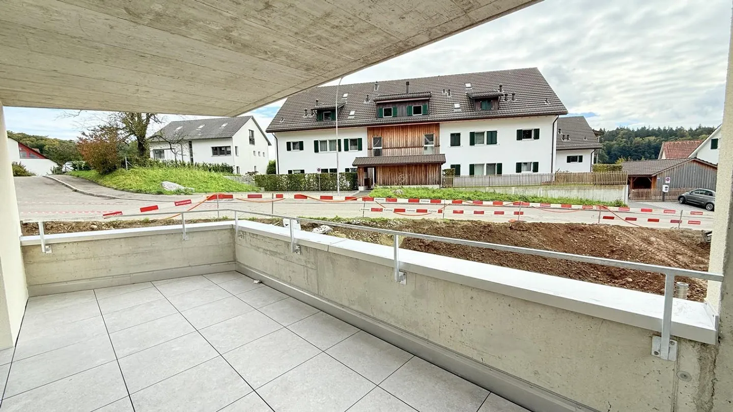 Ampio balcone in una posizione tranquilla e soleggiata / Prima locazione - Foto 6 di 13