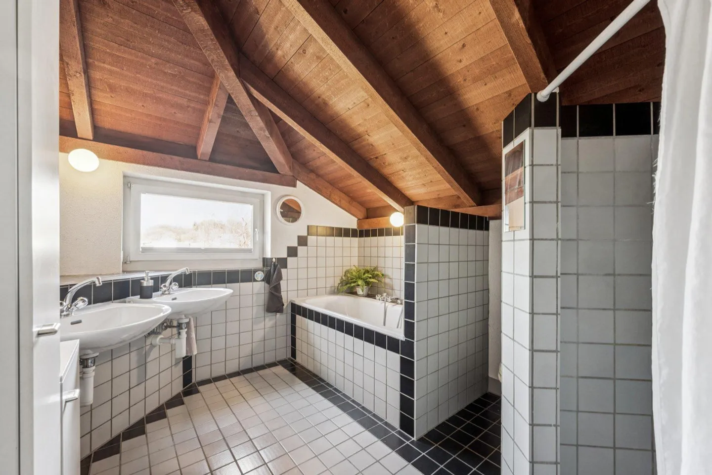 Unique living - House with architectural signature - Photo 3 of 5
