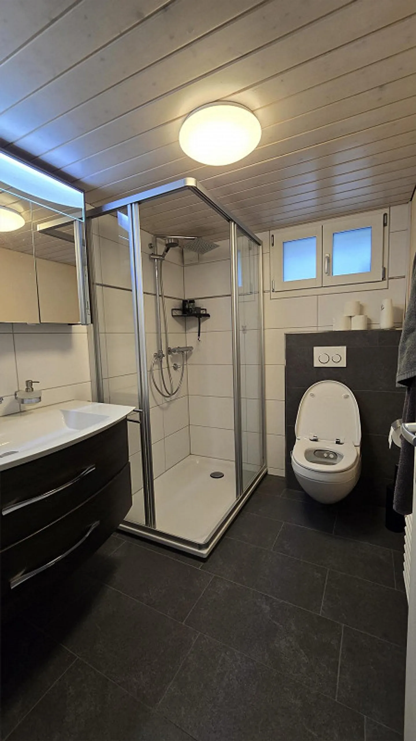 Mehrfamilienhaus mit Umbaupotential - Photo 3 sur 17