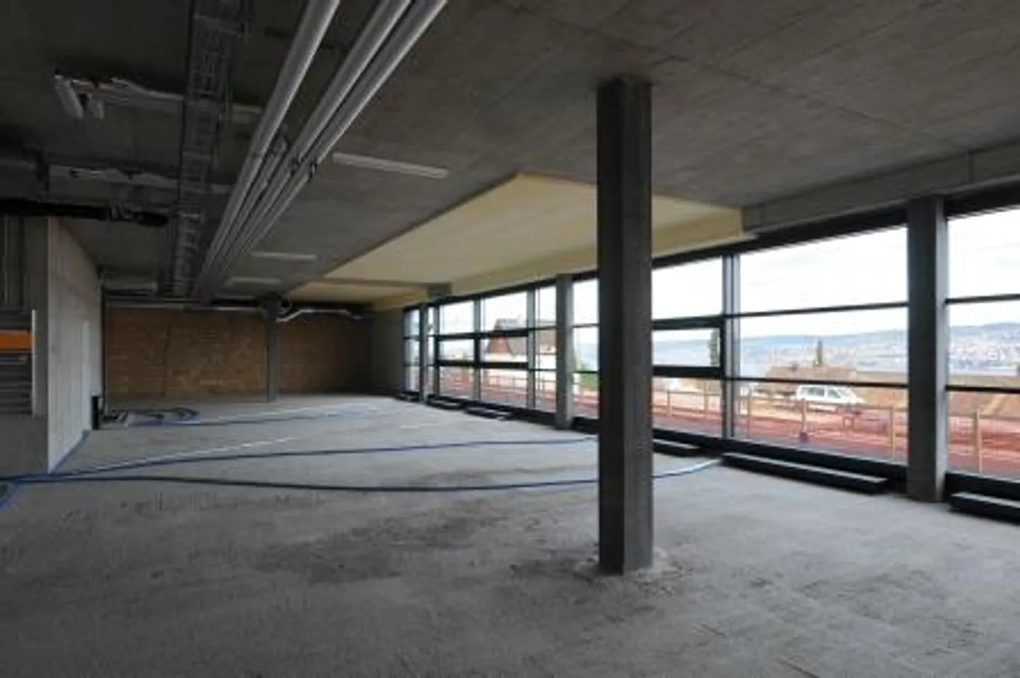 Spazio commerciale moderno in una posizione centrale - Foto 2 di 4