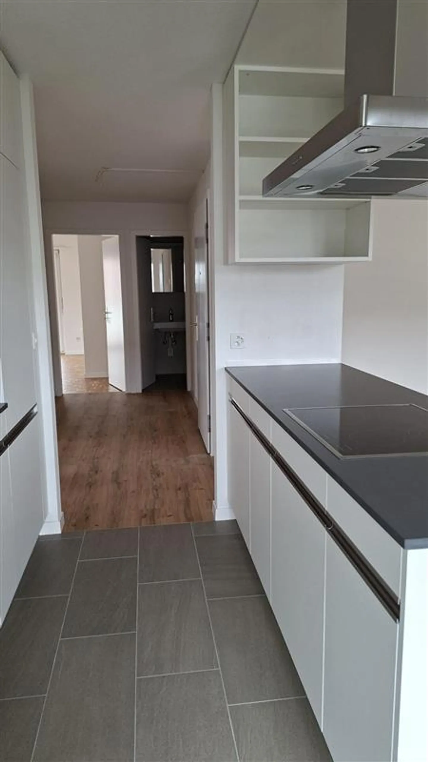 Appartement rénové de 3,5 pièces - Oasis de bien-être dans le quartier de Mühlematt - Photo 3 sur 8