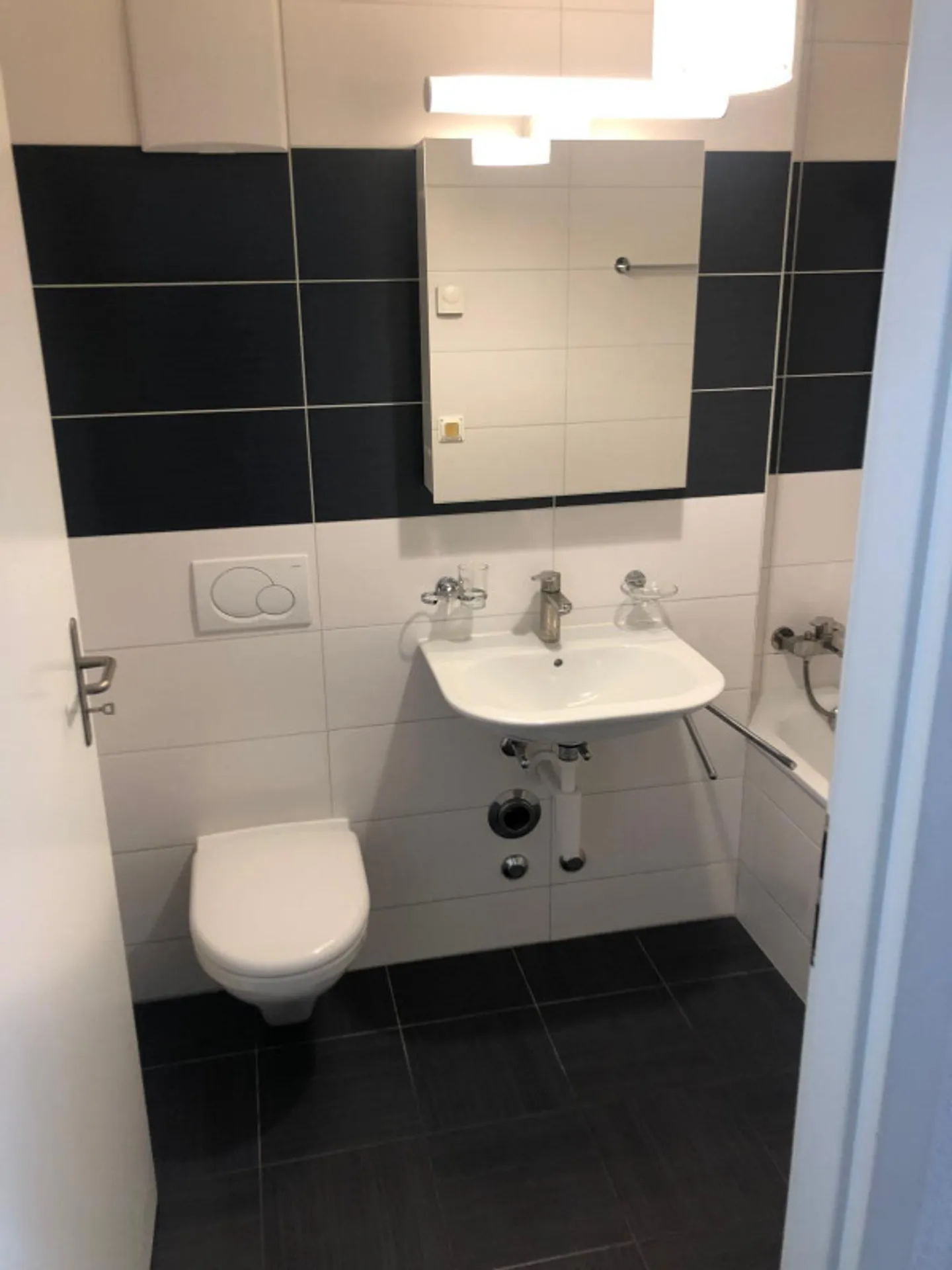 APARTMENT FOR RENT - 2.5 Rooms - Rue Traversière, 1018 Lausanne - Photo 6 of 7