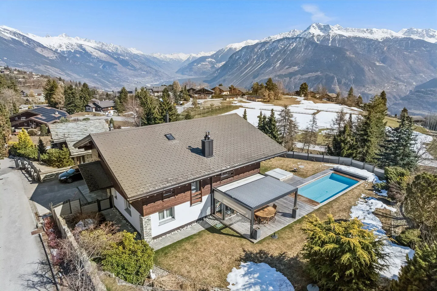 Magnifica proprietà con mazot indipendente e piscina all'aperto - Foto 2 di 19