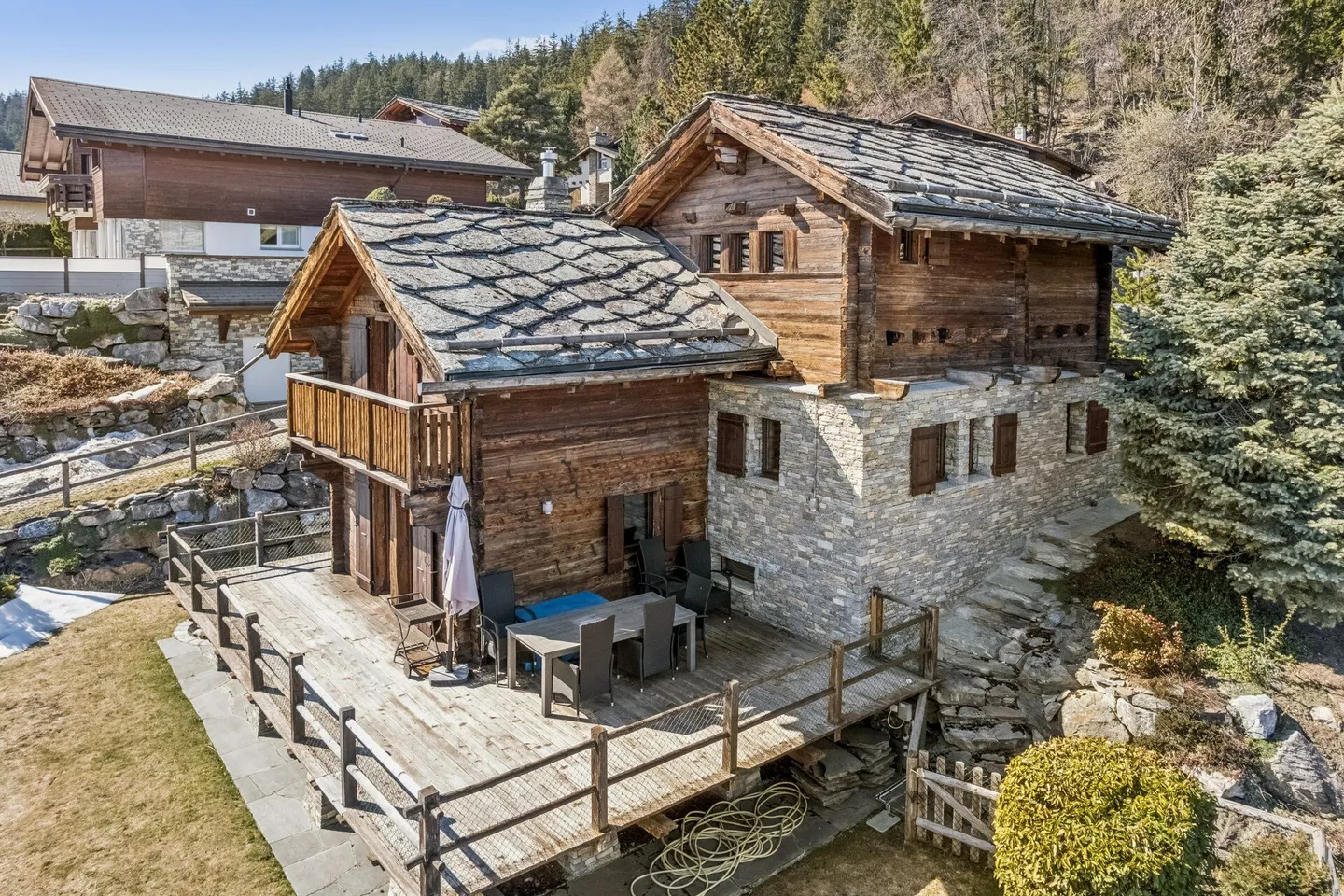 Magnifica proprietà con mazot indipendente e piscina all'aperto - Foto 3 di 19