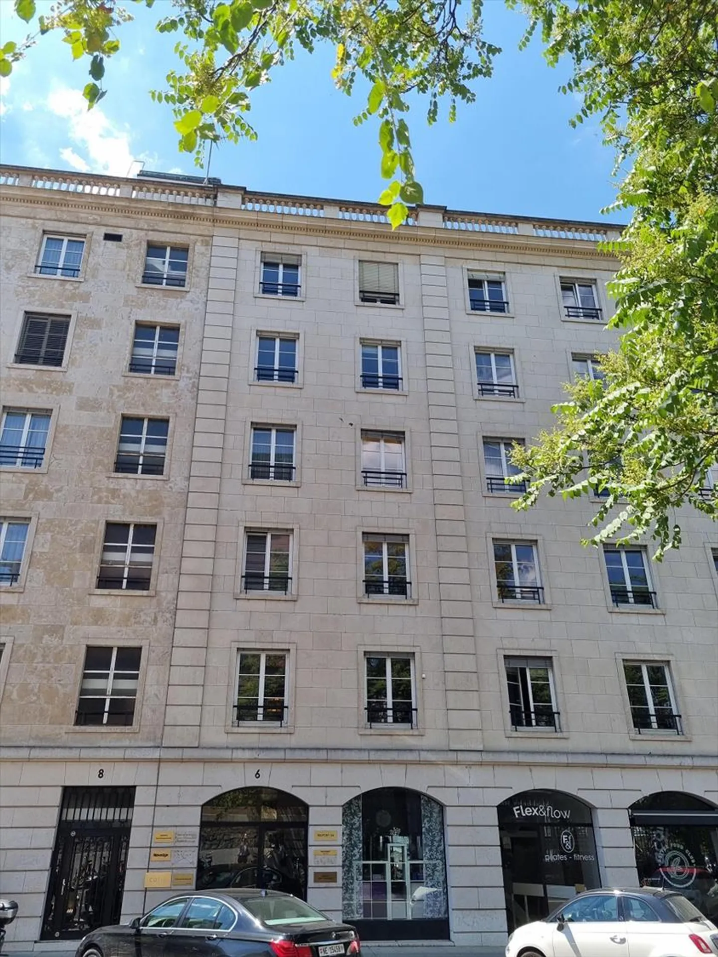 Posizione privilegiata per questa superficie di 244 m2 - Foto 1 di 10