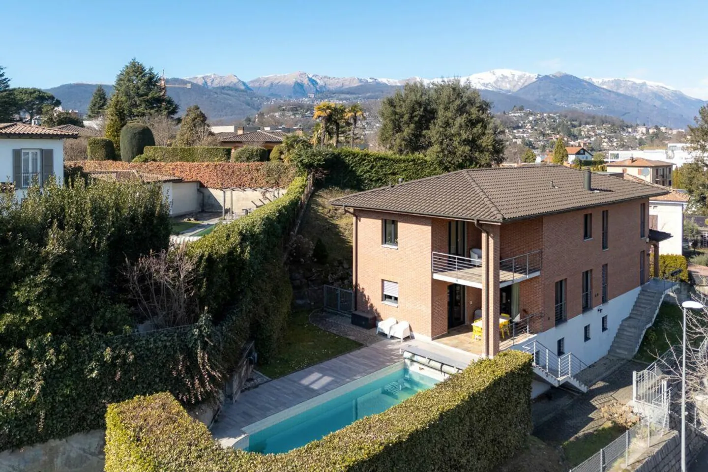 Exclusive Villa in a privileged position - Photo 2 of 16